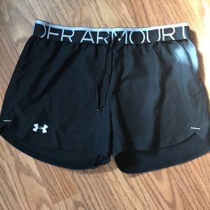 Under Armour Women’s size S semi fitted shorts